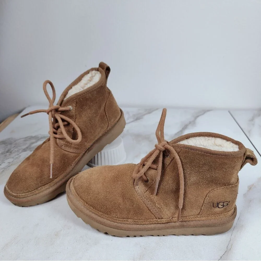 UGG Boys' Neumel II Tan Suede Shearling Winter Chukka Ankle Boots, Sz 4